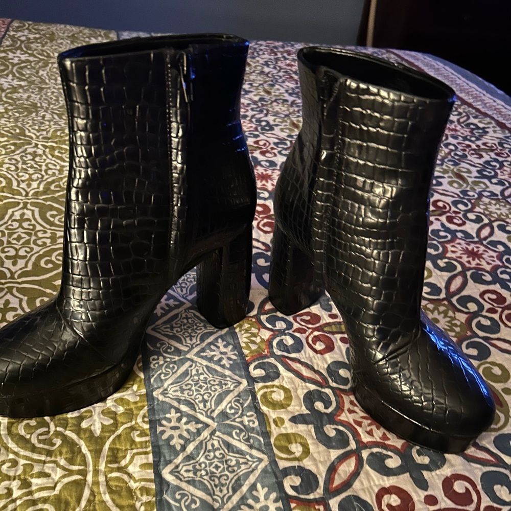 Fab black faux leather alligator/snake pattern platform booty. Only worn twice.